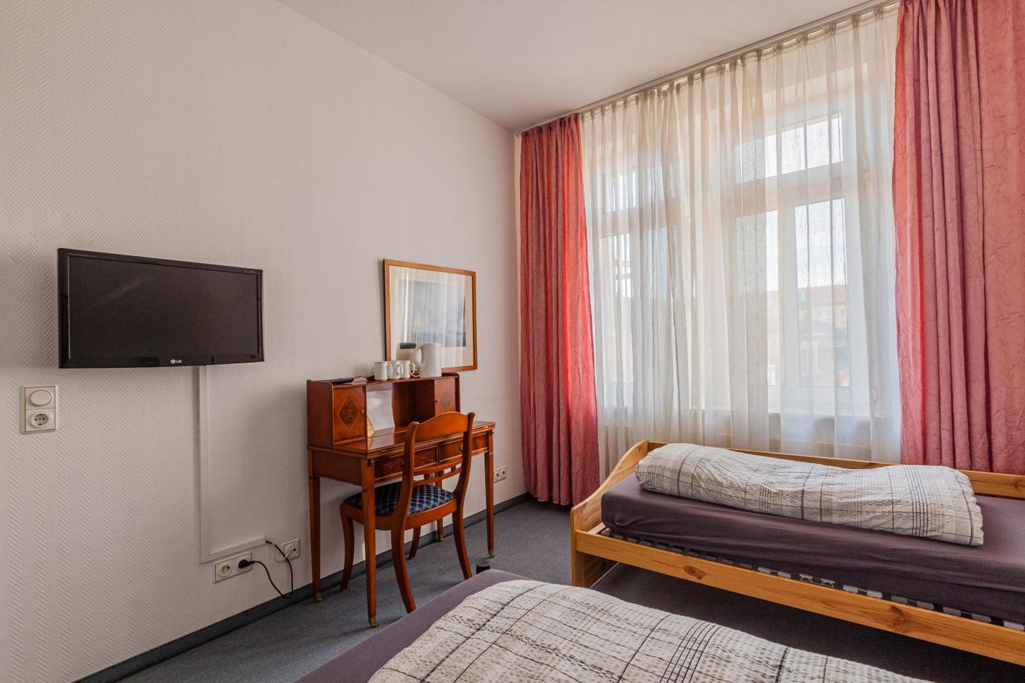 Pension Fuer Monteure In Dresden, Zimmer Mit Eigenem Bad Und Grosser Gemeinschaftskueche Exterior photo